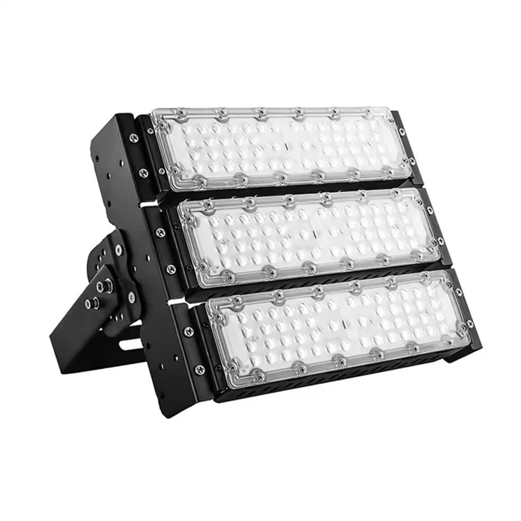 500 W-os LED-es reflektor a kültéri biztonság érdekében