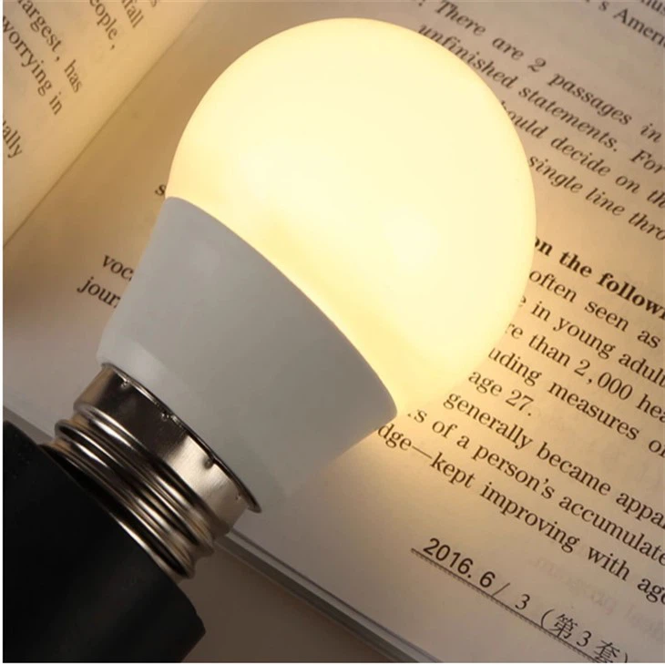 LED-es izzó a kertben