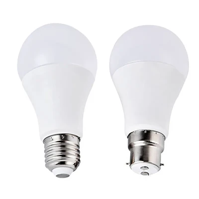 Alkonyattól hajnalig tartó izzók 60 watt egyenértékű, 630 lumen energiahatékony nappali fényű fehér 7 W A19 LED izzó
